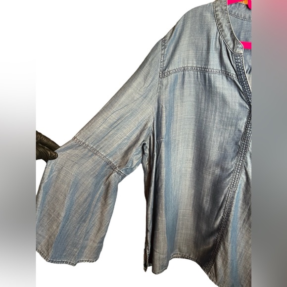 Chico’s Lyocell 4/XL Flare Bell Sleeve Top Women Chambray Bohemian Gypsy Casual - Picture 3 of 9